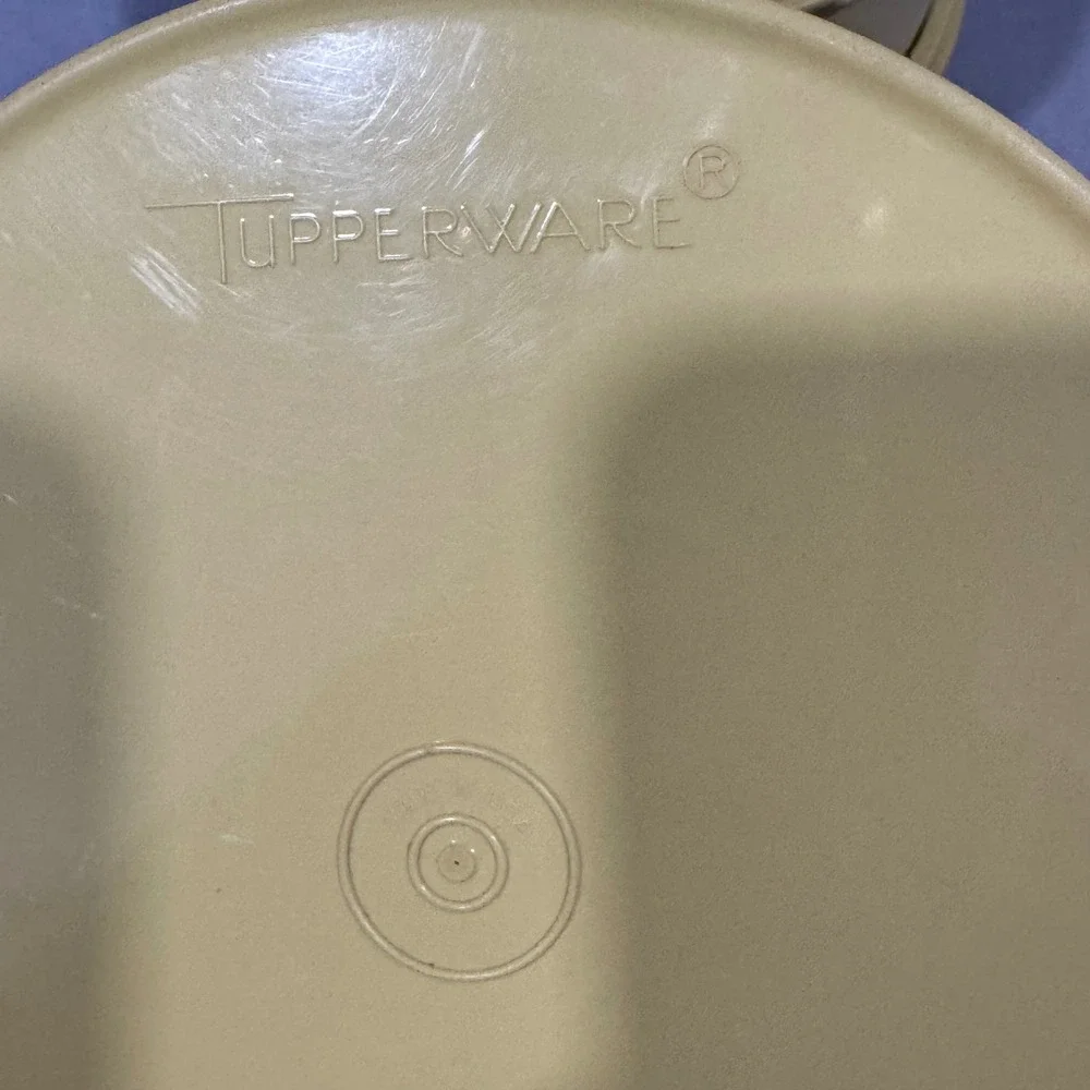 Tupperware vintage servalier